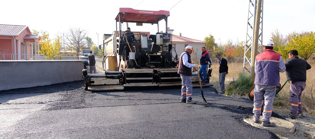 Ulalar Yerleşkesinde Asfalt Serim Çalışması