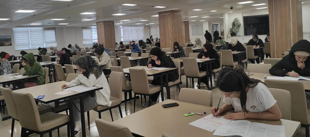 Erzincan'da Umre Ödüllü Bilgi Yarışmasına Yoğun İlgi