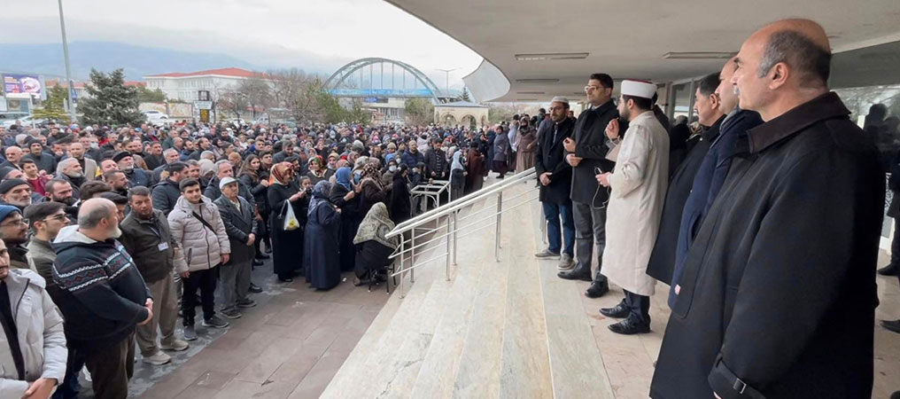 Umre Yolcuları Dualarla Kutsal Topraklara Uğurlandı