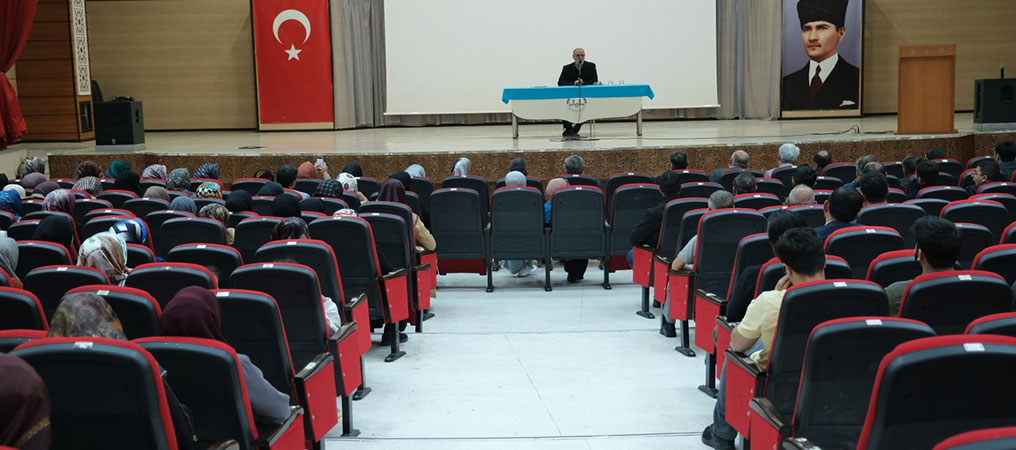 Üstâd Necip Fazıl’ı Anma Programı Düzenlendi