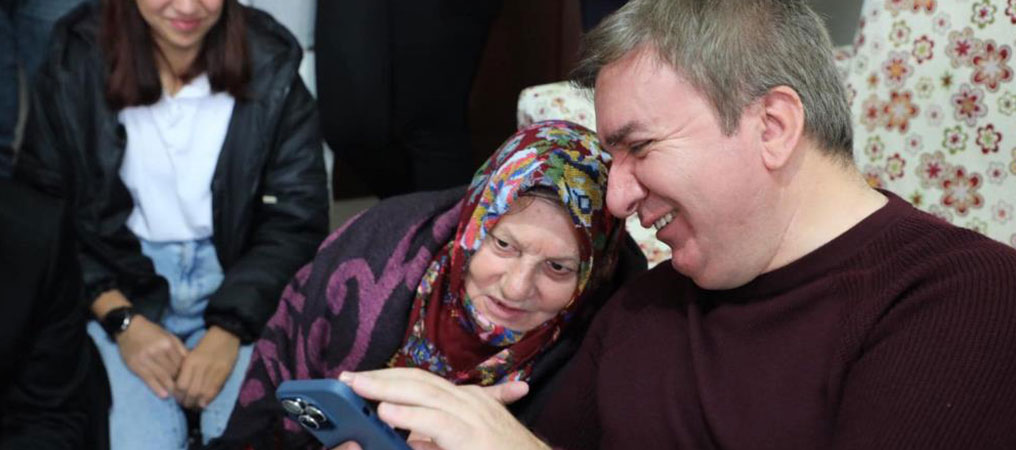 Vali Aydoğdu ile Menşure Nine’nin İç Isıtan Buluşması