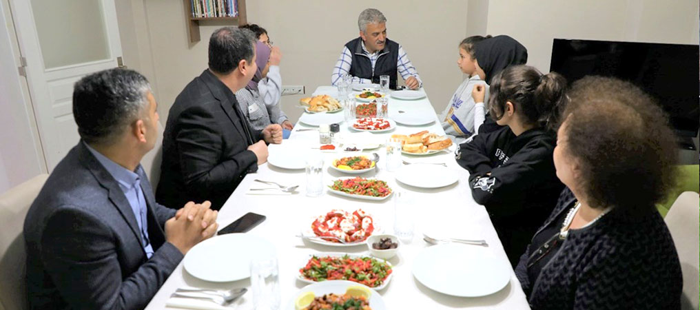 Vali Makas; Çocuk Evlerinde Kalan Çocuklar İle Birlikte İftar Yaptı
