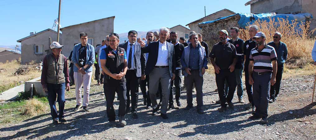 Vali Makas Deprem Bölgesinde İncelemelerde Bulundu