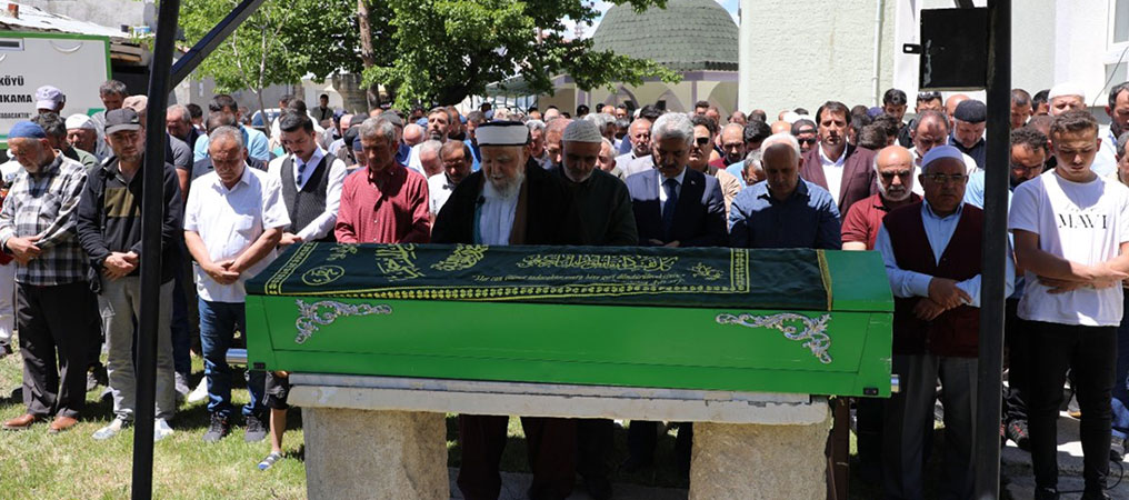 Vali Makas, Fadime Abuş’un Cenaze Namazına Katıldı