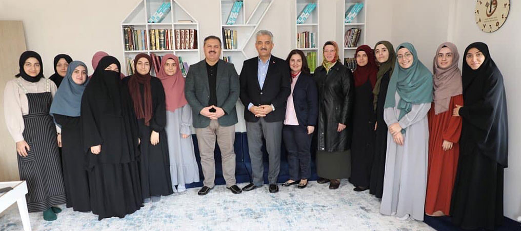 Vali Makas, Hafızlık Yapan Üniversite Öğrencileri İle Bir Araya Geldi