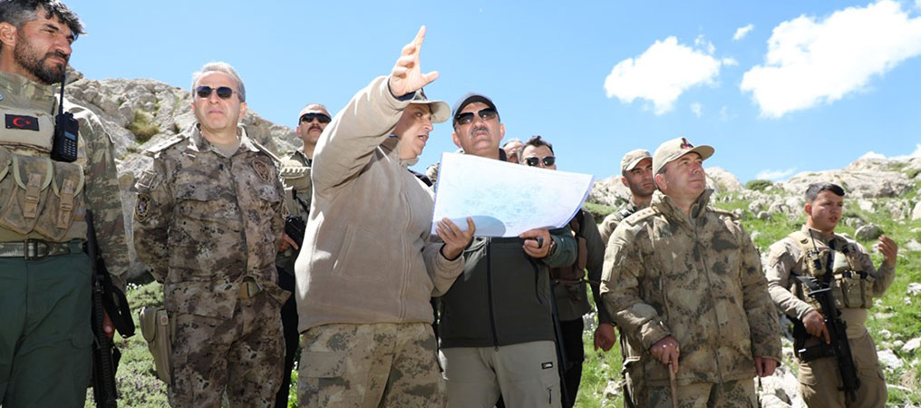 Vali Makas, Operasyon Bölgelerindeki Güvenlik Güçleri ile Bayramlaştı