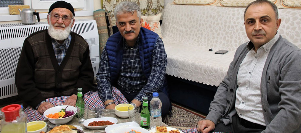 Vali Makas, İftarda Niyazi İnci’ye Misafir Oldu