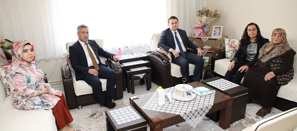 Vali Vekili Arabacı, Şehit Ailelerini Ziyaret Etti