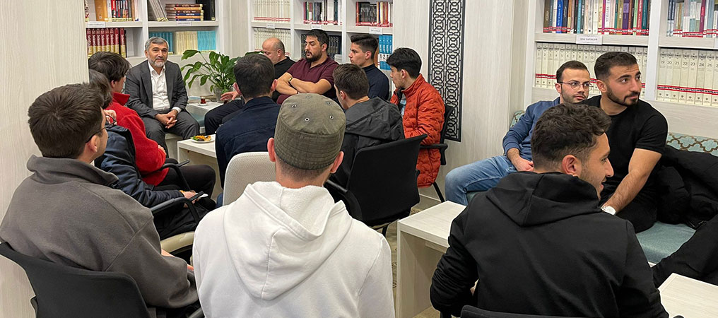 Yazar Altay Cem Meriç Üniversite Öğrencileri İle Bir Araya Geldi