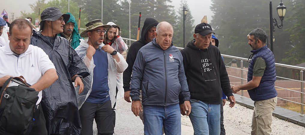 Zafer Partililerden “İstiklal Yolu Zafer” Yürüyüşü