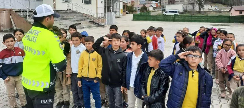 İlçelerde Öğrencilere Trafik Güvenliği Eğitimi Verildi