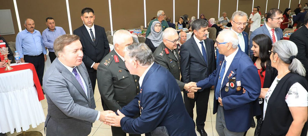 Şehit Aileleri ve Gaziler Onuruna Yemek Programı Düzenlendi