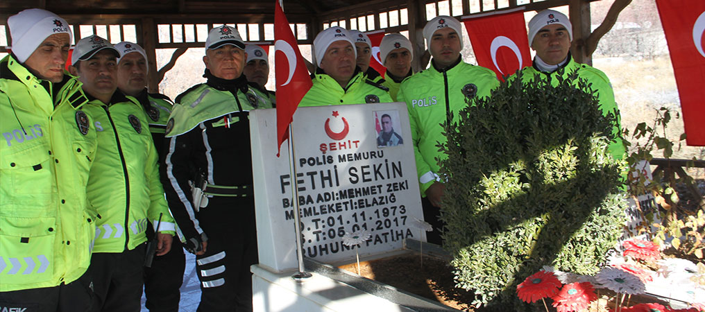 Şehit polis Fethi Sekin kabri başında anıldı